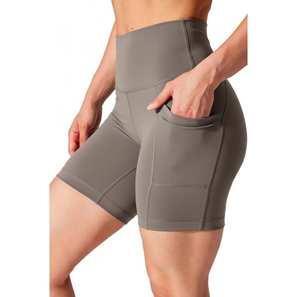 NWOT Yogalicious Lux Everyday Bike Short High Rise 7" inseam . Size M